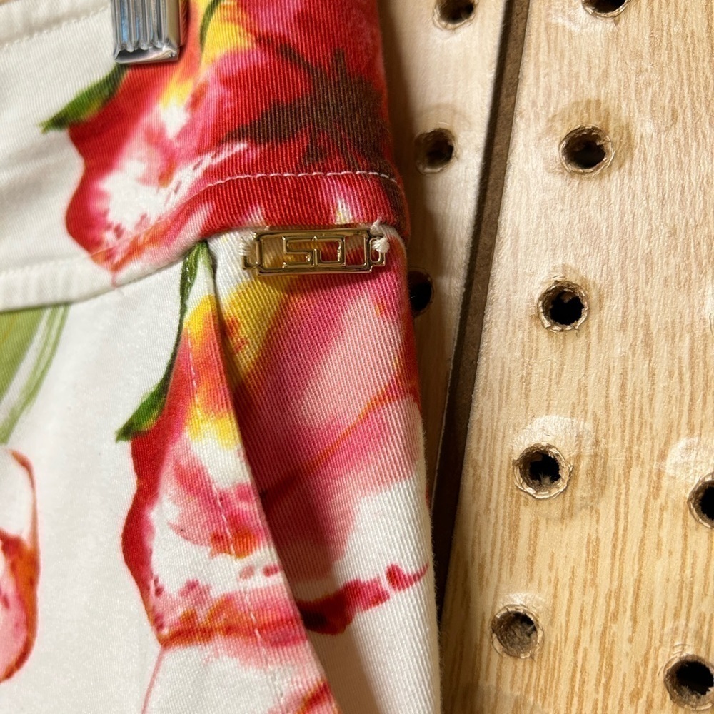 - St. John By Marie Grey Floral Capri Pants - Picture 6 of 7